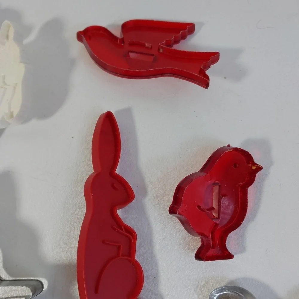 Vtg Red Tin Hallmark Cookie Cutters Lot‎ of 8 Easter Bunny Duck Chick Dove
